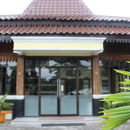 Simpang Tujuh Hotel Cepu Ngoại thất bức ảnh
