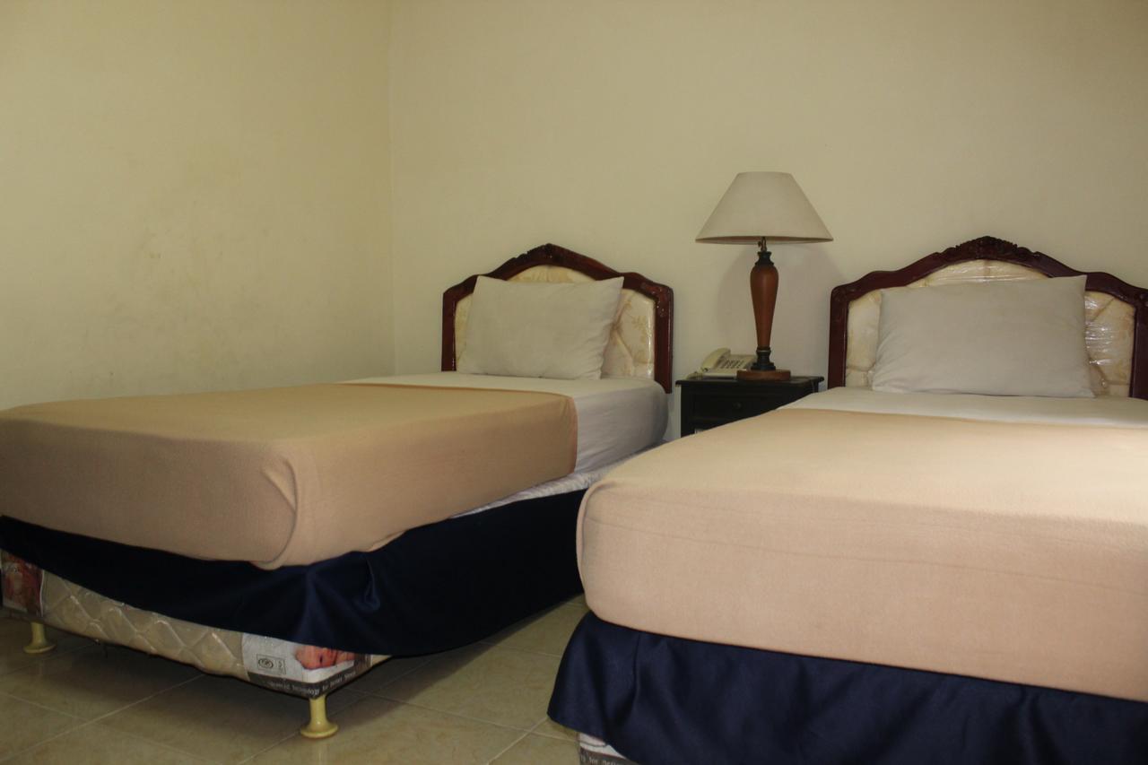 Simpang Tujuh Hotel Cepu Ngoại thất bức ảnh