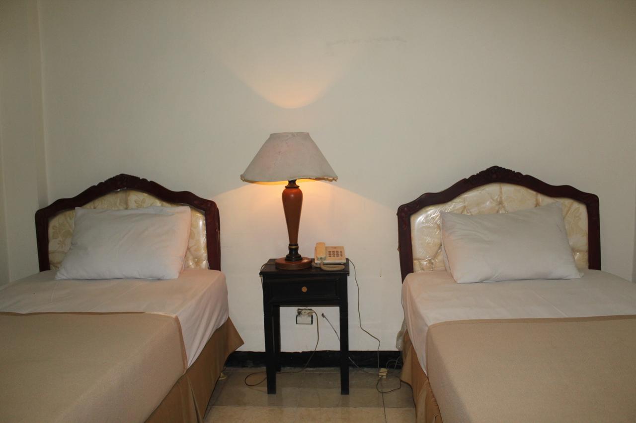 Simpang Tujuh Hotel Cepu Ngoại thất bức ảnh