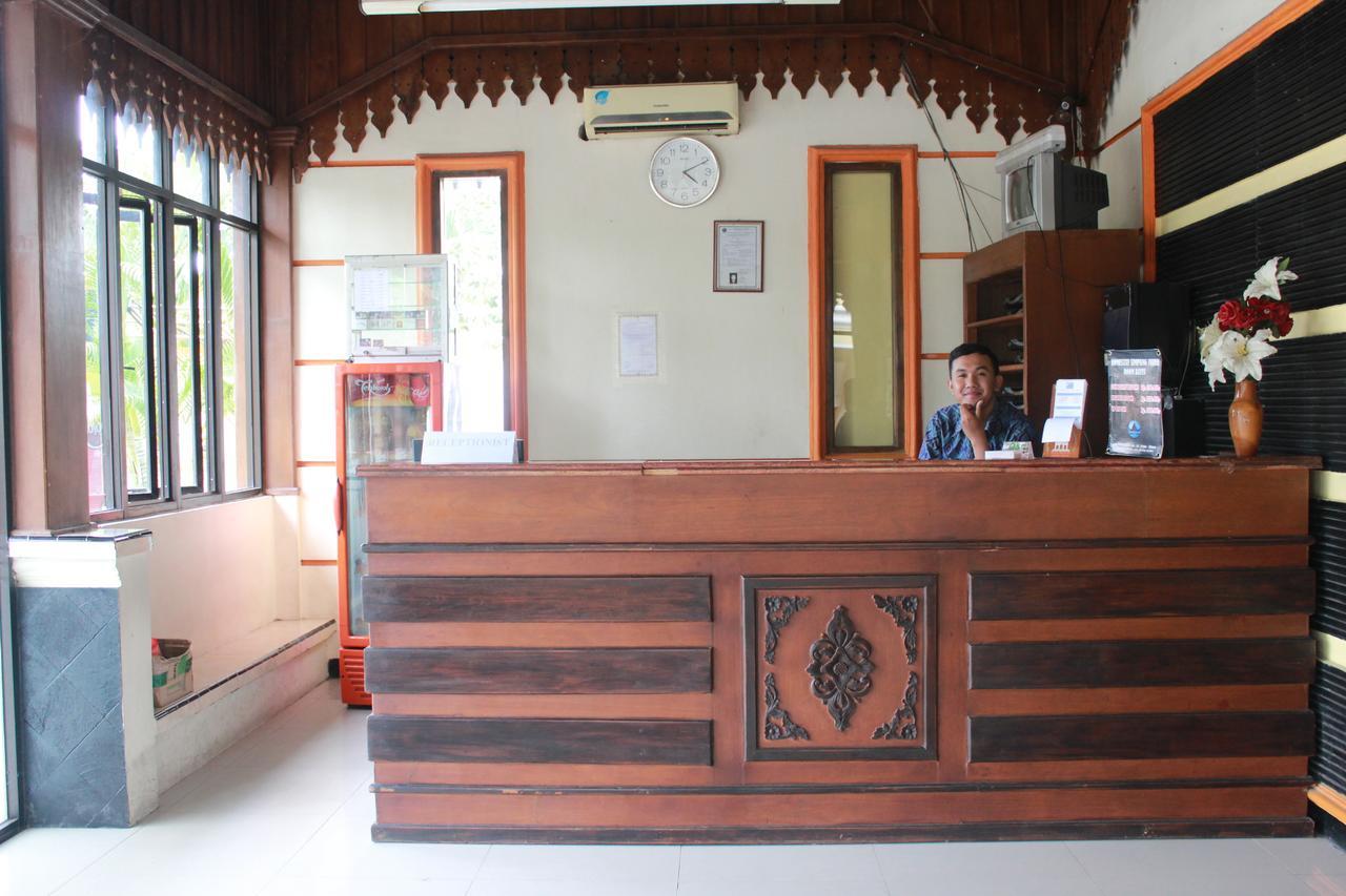 Simpang Tujuh Hotel Cepu Ngoại thất bức ảnh