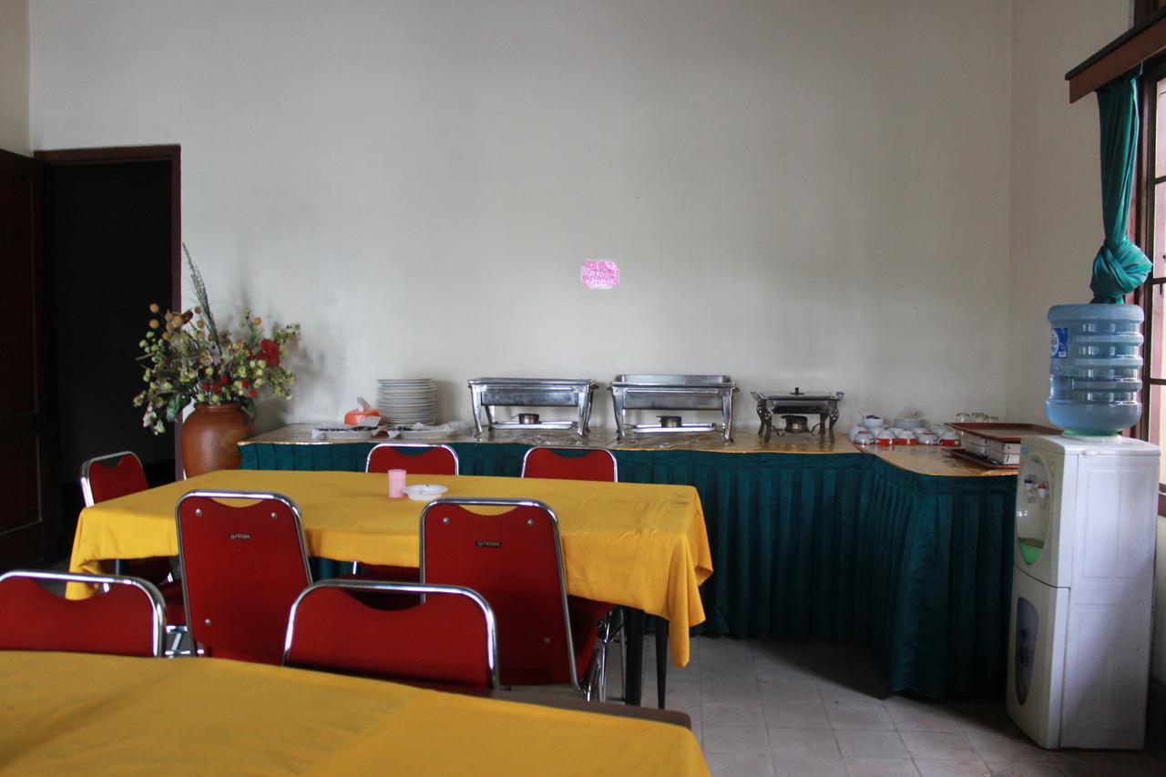 Simpang Tujuh Hotel Cepu Ngoại thất bức ảnh