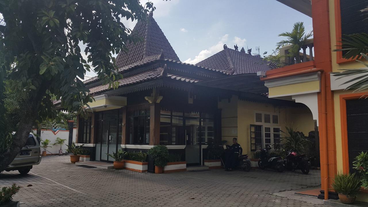 Simpang Tujuh Hotel Cepu Ngoại thất bức ảnh