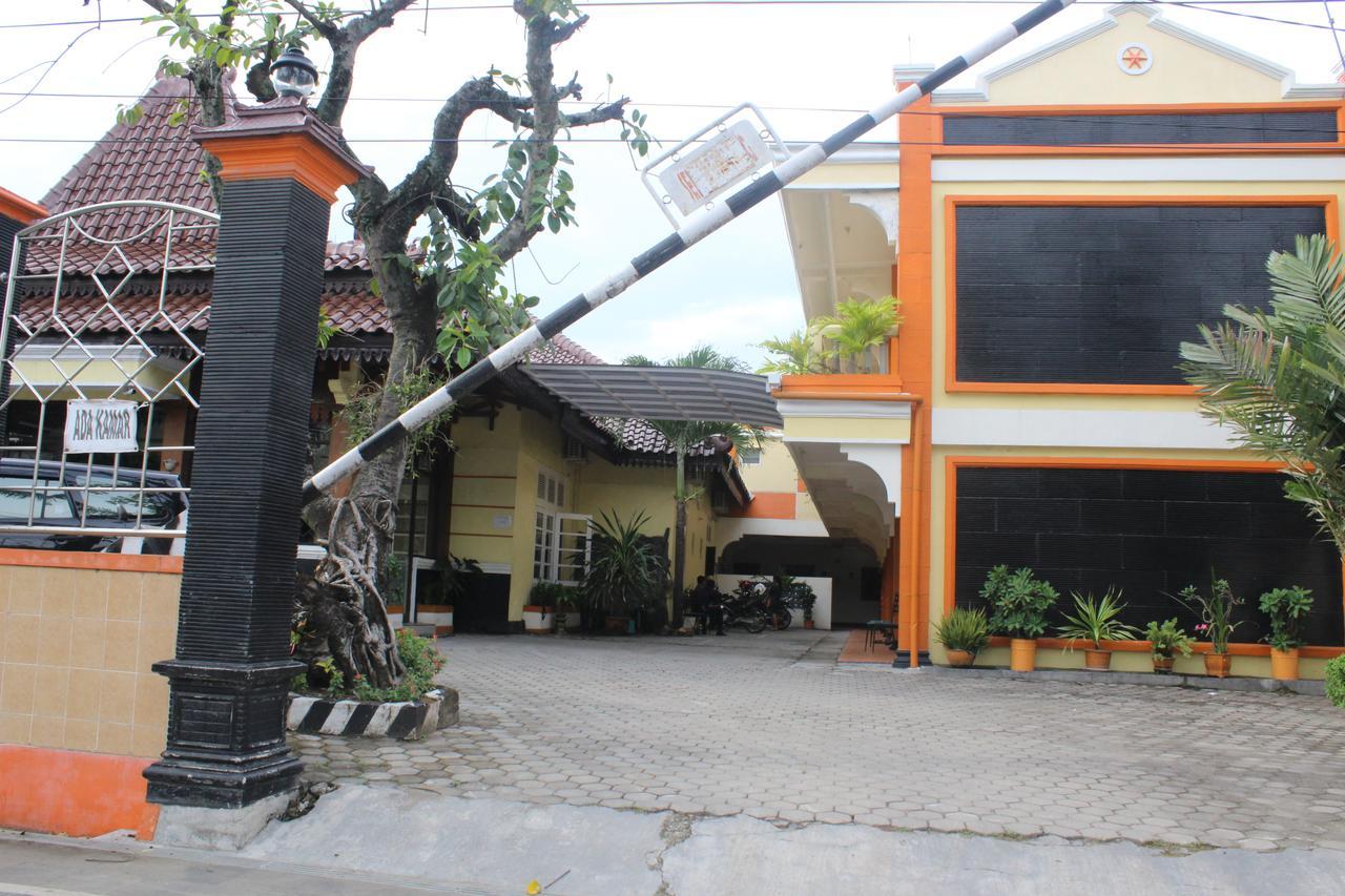 Simpang Tujuh Hotel Cepu Ngoại thất bức ảnh